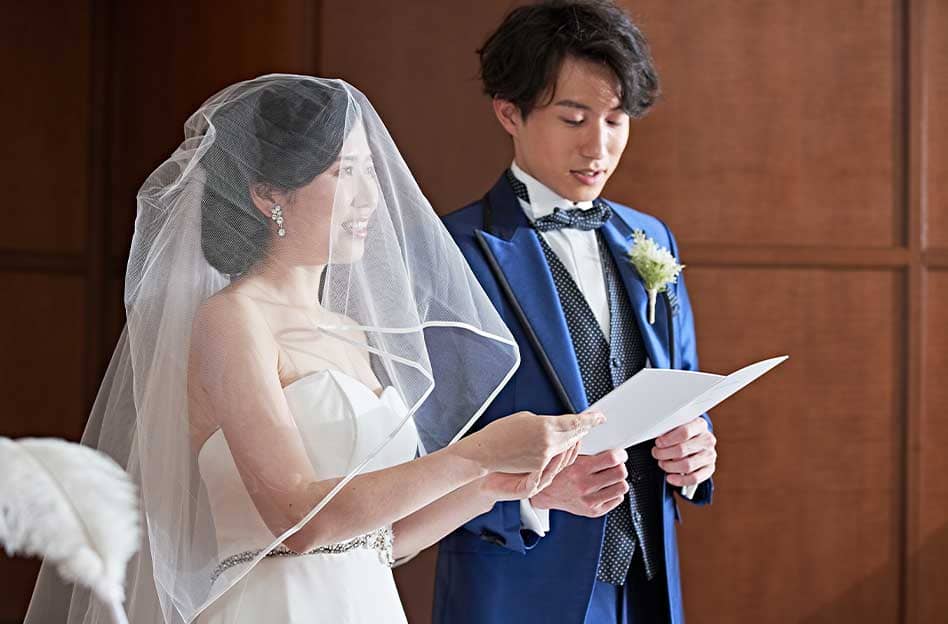 結婚証明書へ署名。ふたりの永遠の誓いを目に見える形に