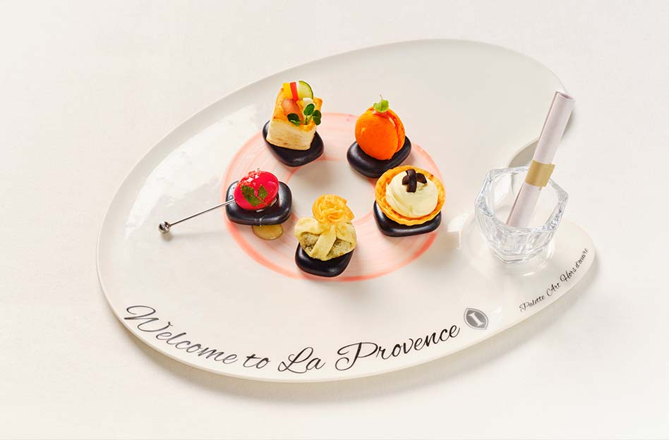 パレットに載った色とりどりの前菜「La Provence ～パレット・アート・オードヴル～」
